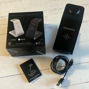 NWT Geekera Wireless Charging Station for iPhone, Apple Watch and AirPods